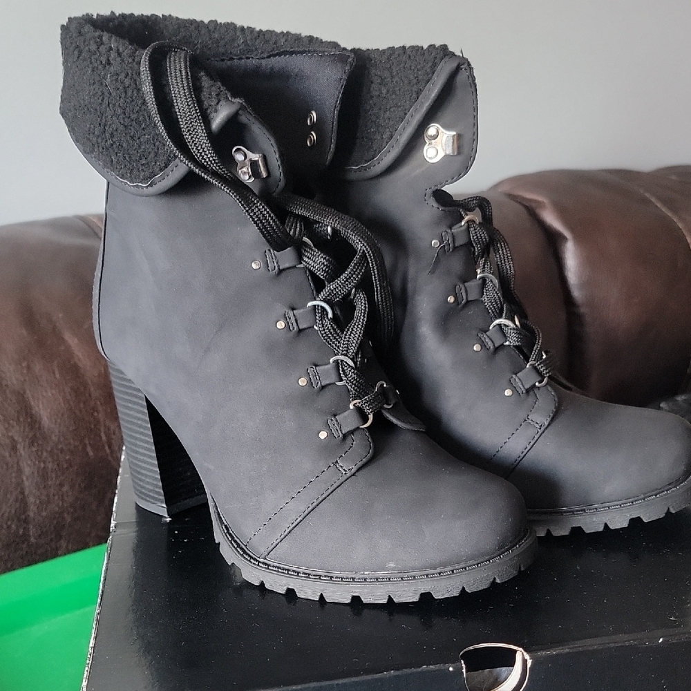 Torrid Black Women's Lace-Up Ankle Boots Size 10Wide   Never Worn